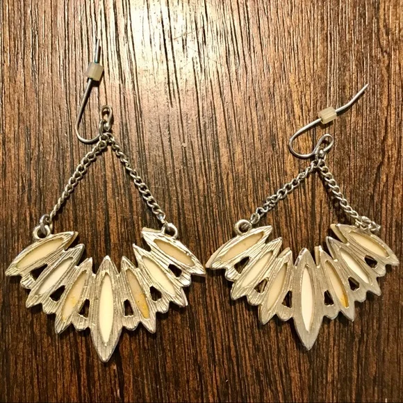 🤑3/$18 Lot of 5 Pair Earrings - Picture 3 of 10